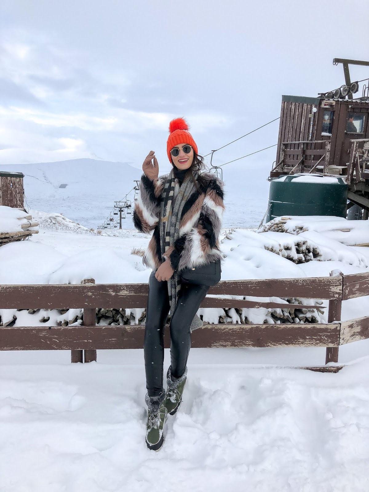 Skiing outfit ideas that will not ruin your budget and make you look stylish