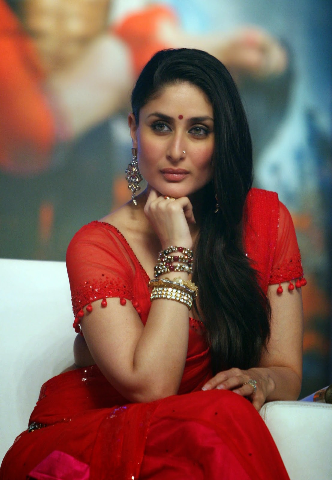 Kareena Kapoor in Red Saree at Ra.One' Audio Launch Event | Stylish