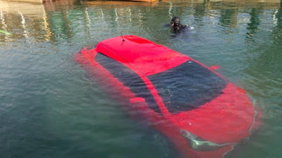 Ikuti Petunjuk GPS, Wanita ini Menyetir Mobilnya Sampai Nyebur Ke Danau Ikuti Petunjuk GPS, Wanita ini Menyetir Mobilnya Sampai Nyebur Ke Danau