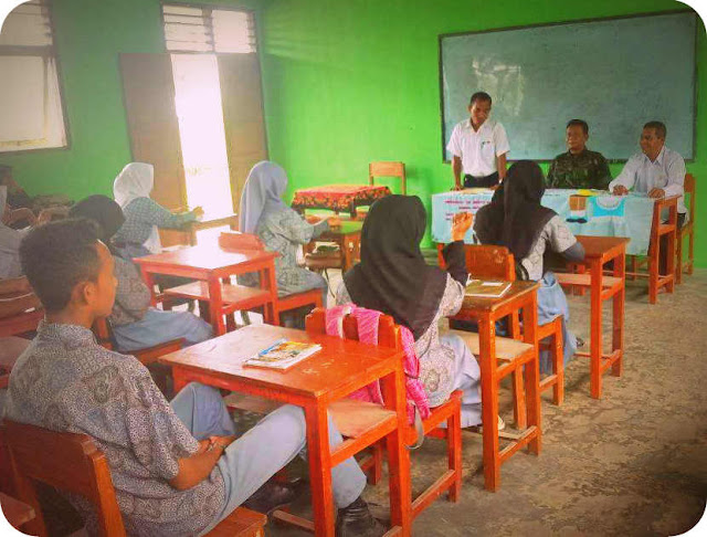TNI AD Bagikan Materi Wawasan Kebangsaan ke Siswa SMA Negeri 6 Kairatu