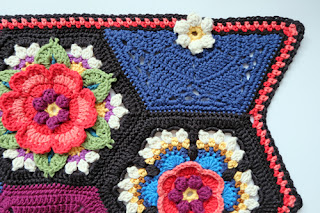 Susan Pinner: GRANNY SQUARE HOME PROJECT..WRAPPED CUSHION COVERS IN ONE  POST