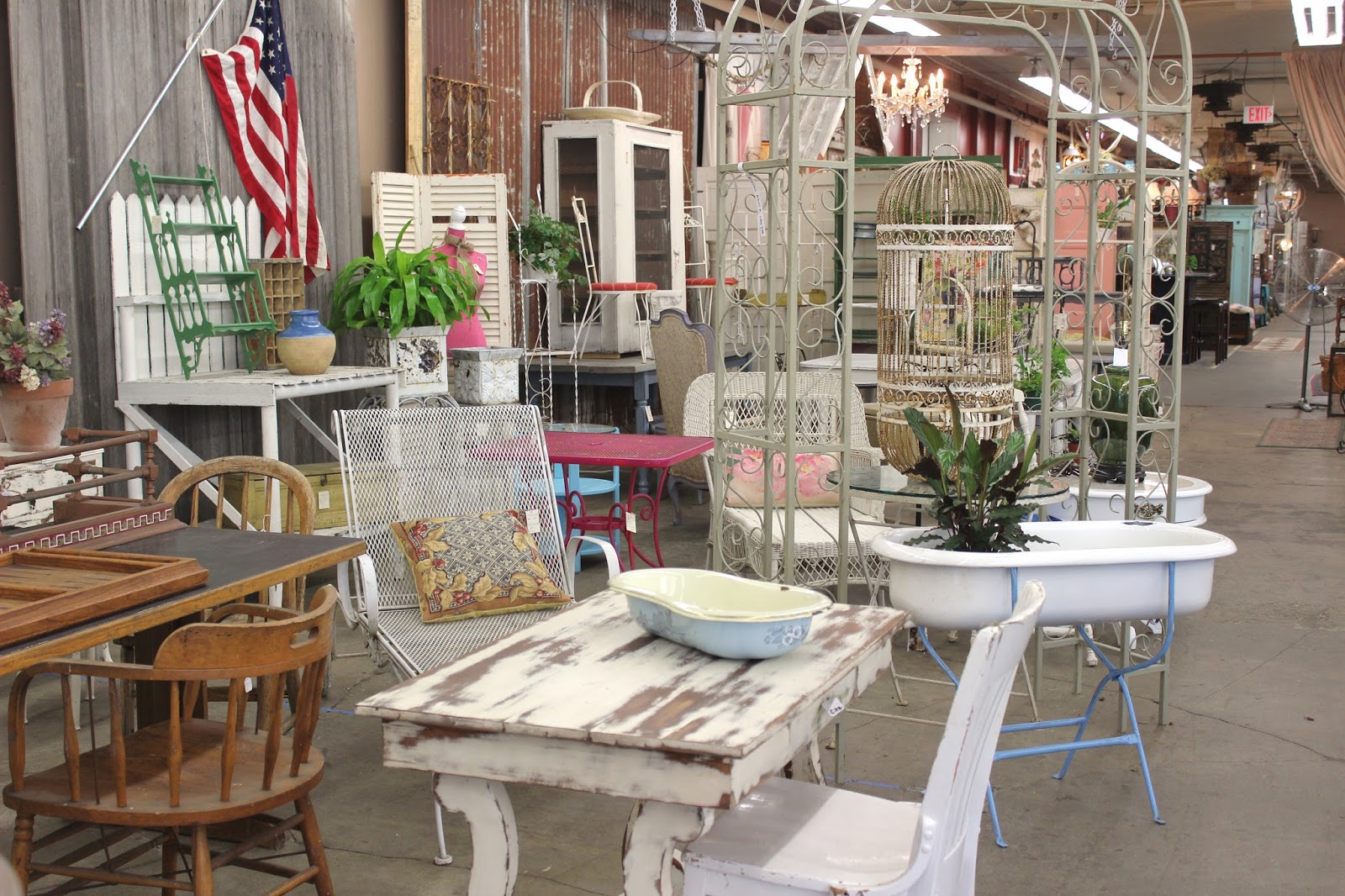 Monticello Antique Marketplace Shop Portland's Premier Antique