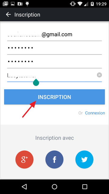 Après la fin de l’installation de l’application vous devez vous inscrire gratuitement pour pouvoir accéder à votre compte AirDroid et l’utiliser pour se connecter via votre machine. Ajouter un mot de passe sécurisé et ne le donnez à personne, sinon vous risquez de donner accès à votre Smartphone à distance même si cela est fortement pas le cas, car vous devez autoriser la connexion à votre Smartphone manuellement. afficher son Android sur PC, Contrôler son Android sur PC,