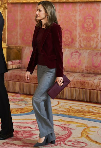 Queen Letizia wore UTERQUE High heel fabric shoes, Hugo Boss trousers, Hugo Boss blazer