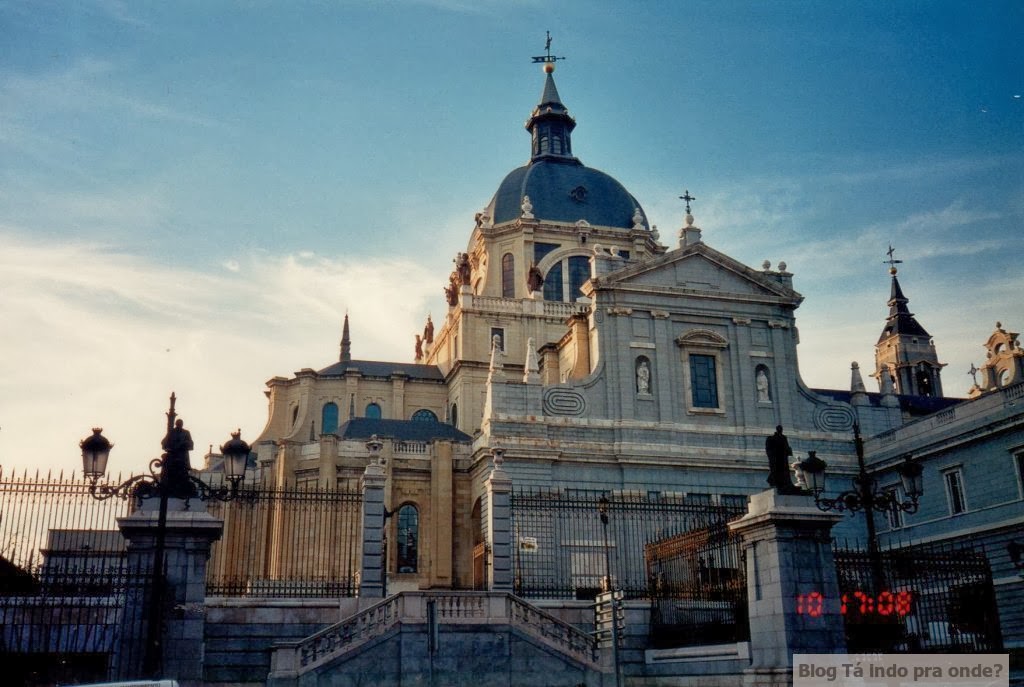 Madri - atrações clássicas e muito além do básico - Catedral de la Almudena