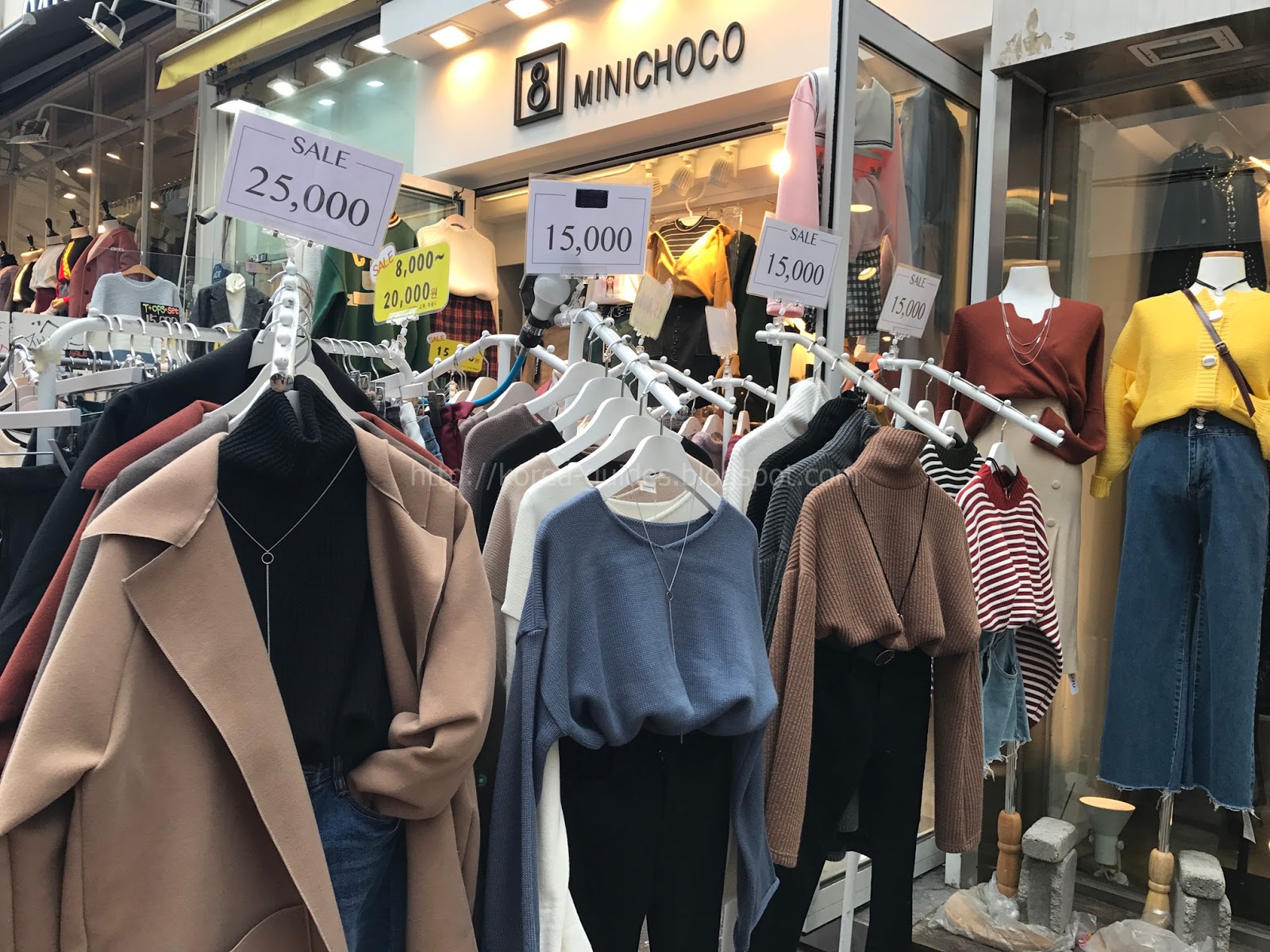 รีวิวพาช้อปปิ้งเสื้อผ้าเกาหลีที่ย่านฮงแด (Hongdae Clothes Shopping Street)