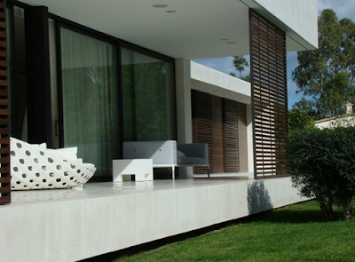 Contoh Teras Rumah minimalis http://www.rumahminimalisius.com/2017/10/desain-teras-rumah-minimalis-dan-contoh-model-teras-rumah-minimalis-modern.html