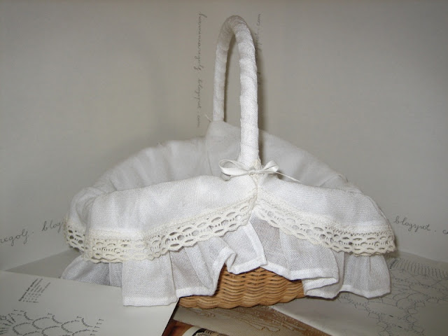 Cesto de mimbre forrado