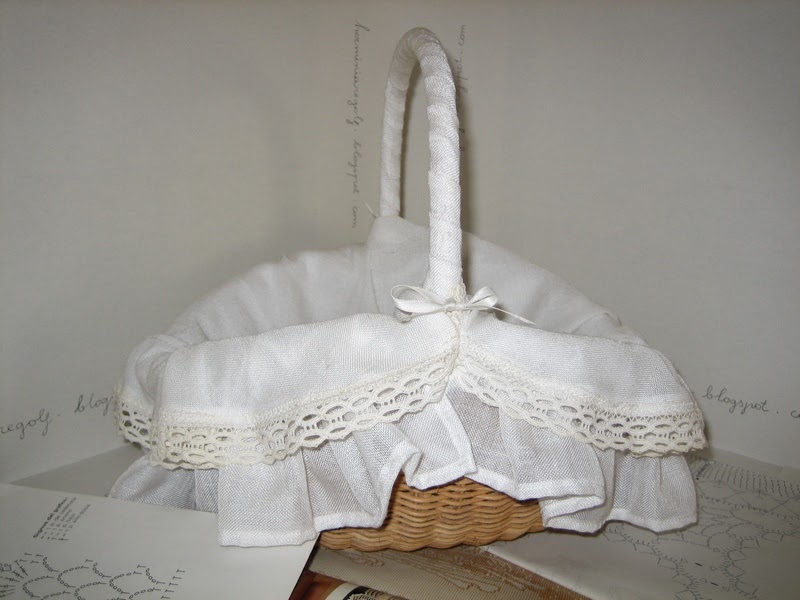 Cesto de mimbre forrado