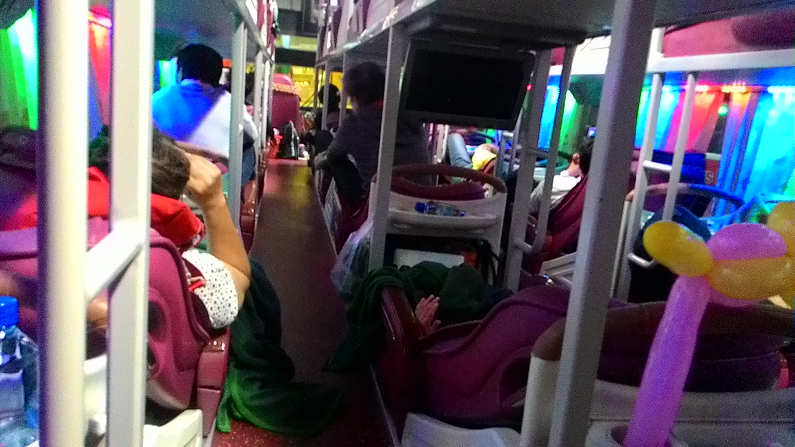 Ост сны. Sleeping Bus Тайланд. Слипинг бас Вьетнам. Слипинг бас Хошимин. Da Bus selfie.