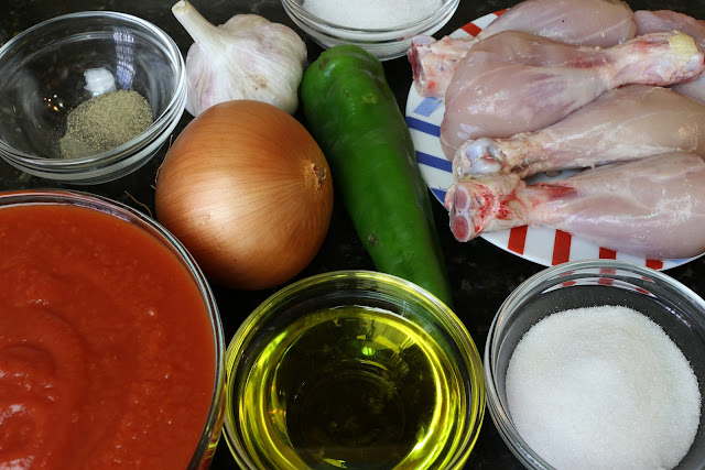 Ingredientes para muslos de pollo con tomate
