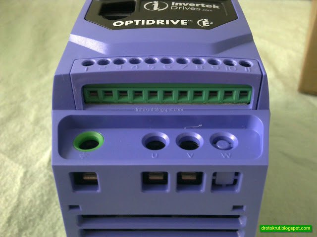 Преобразователь частоты Invertek Optidrive E3 ODE-3-120043-1F12-01 клеммы управления и подключения электродвигателя