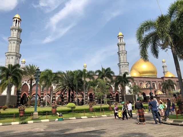 Masjid Kubah Emas Dian Al Mahri Depok