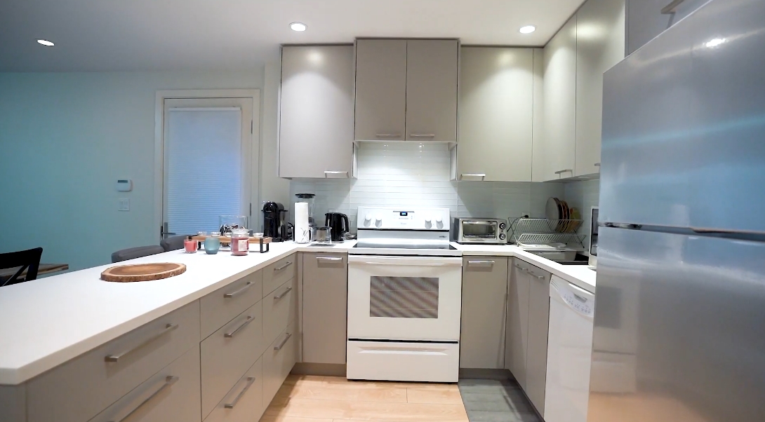 26 Interior Design Photos vs. 2037 Westview Dr, North Vancouver, BC Luxury Home Tour