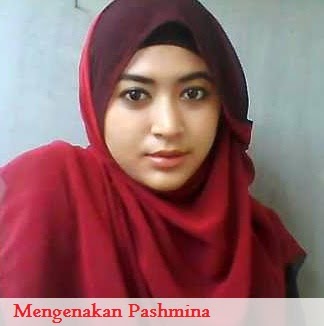 Mengenakan Pashmina Mengenakan Pashmina