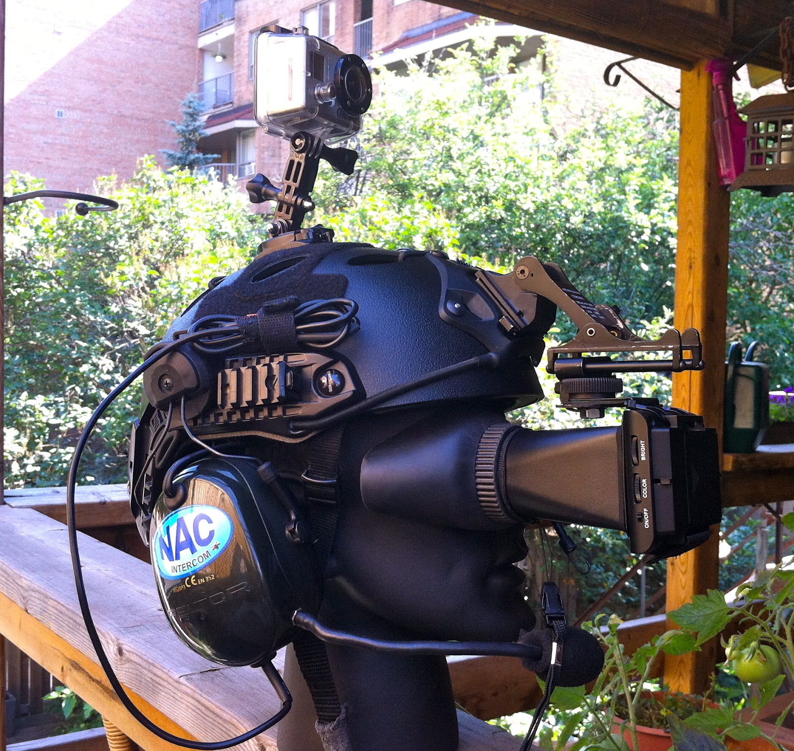 Paul's Powered Paragliding Page: LCD monitor / NVG Helmet Mount interface