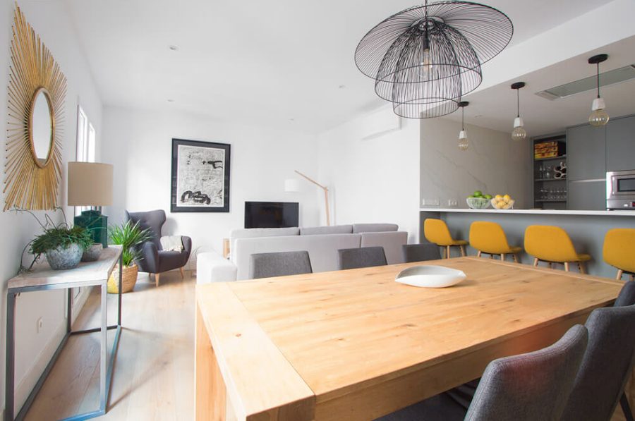 Hogar elegante con madera en Madrid