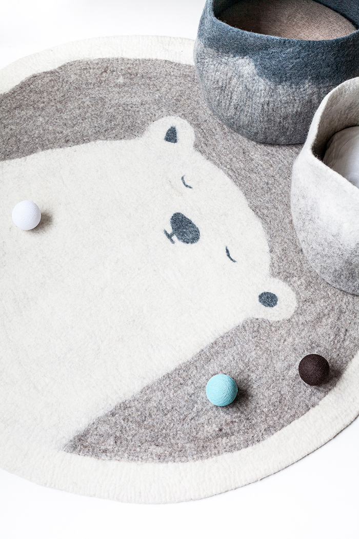 Cosy winter with Rafa-kids - felt carpet Grizzly Cosy winter with Rafa-kids - felt carpet Grizzly
