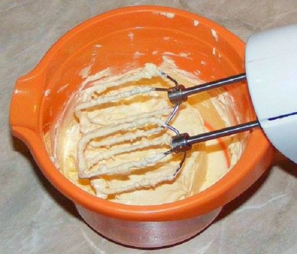 crema de unt pentru torturi si prajituri, crema de unt cu ou pentru dulciuri torturi si prajituri, retete si preparate culinare crema de unt, 