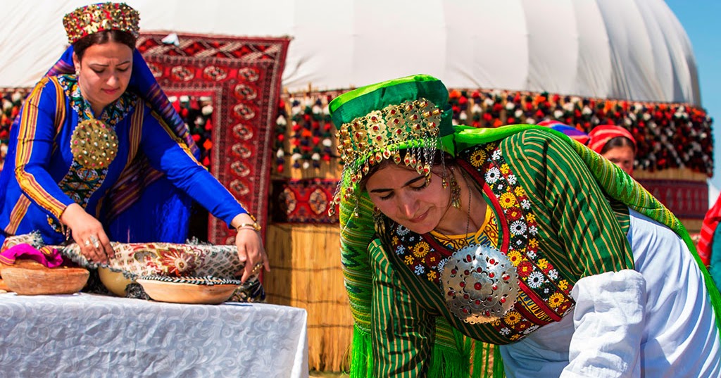 Туркмен число. Туркменистан гостеприимство. Туркменский традиционный двор. Туркменские национальные блюда. Культура Туркмении.