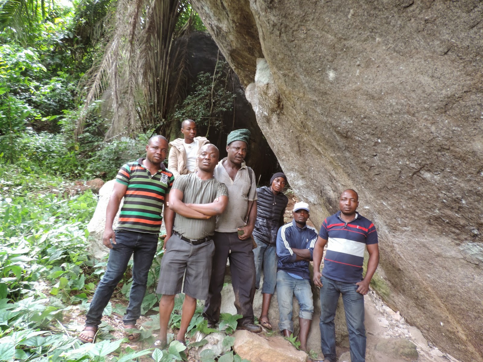 Alarinka Agbaye Travel and Tourism Pictures of Stone Age cave in Iwo