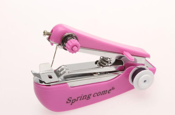 TheRainbowShopper: Mini Sewing Machine