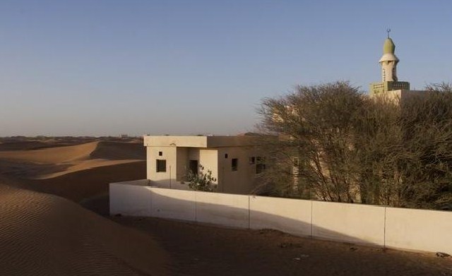 Desa Al Madam ialah sisa permukiman misterius yang tertutup gurun pasir. Tetapi sepinya