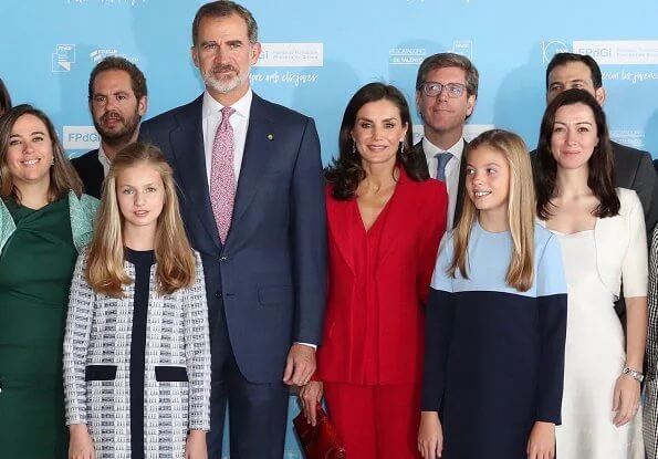 Queen Letizia wore Roberto Torretta suit from Torretta Fall Winter 2017 2018 collection. Princess Leonor Mango tweed coat dress