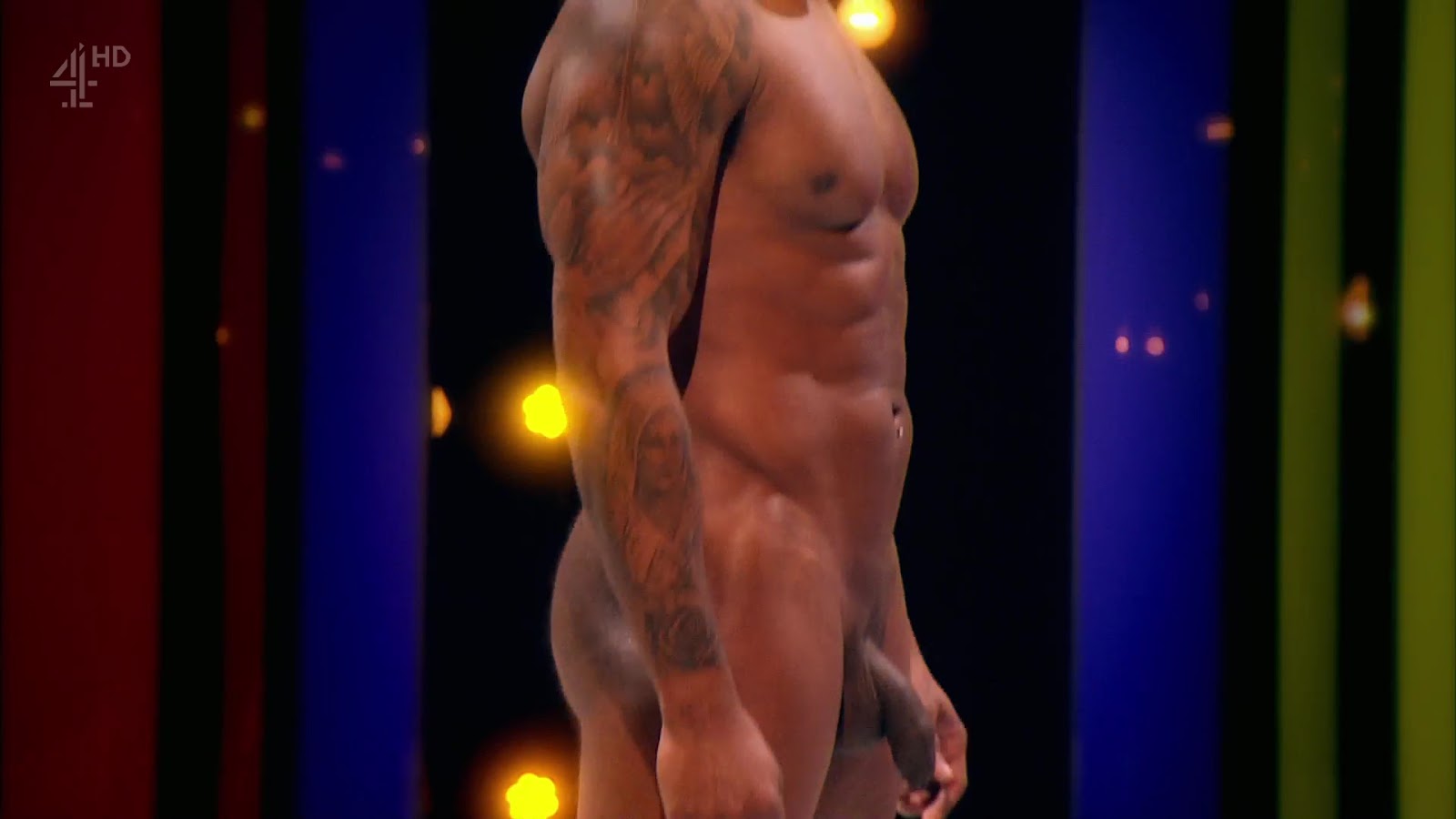 DJ Darryl Williams naked on Naked Attraction S01E02! 