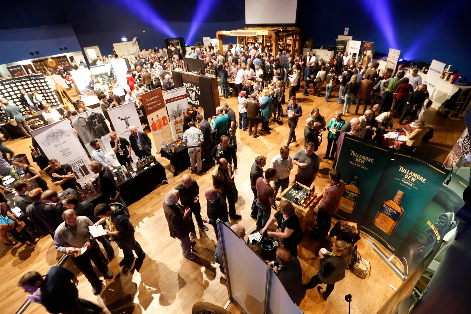 Next monday i. Интенсив летняя школа. Look into примеры. Вставить at on in где нужно. Шоппинг.