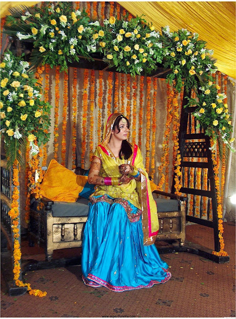 Bridal-Mehndi-Dress-2012