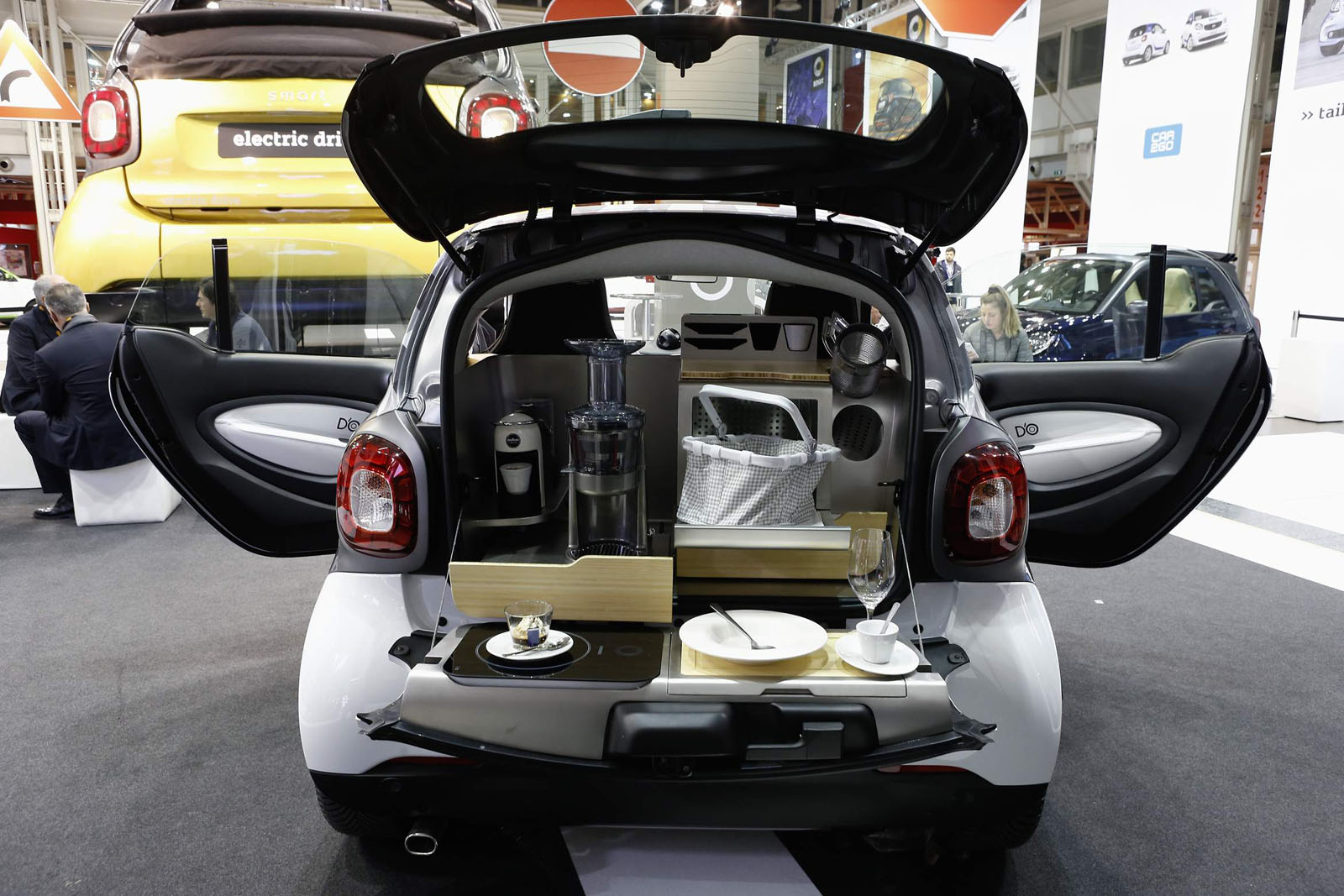 Smart Forfood Rolls Into Bologna As The World's Tiniest Gourmet Food