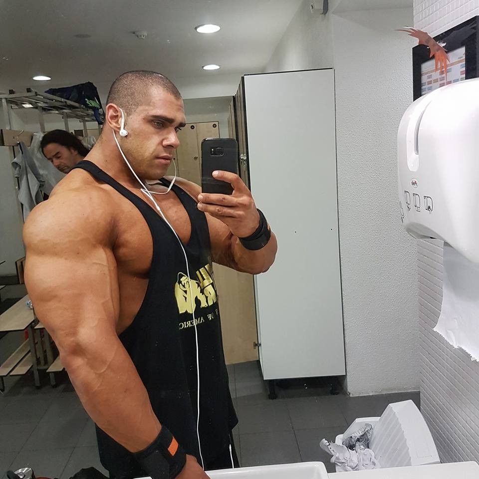 Muscle Lover Portuguese bodybuilder Davide Correia