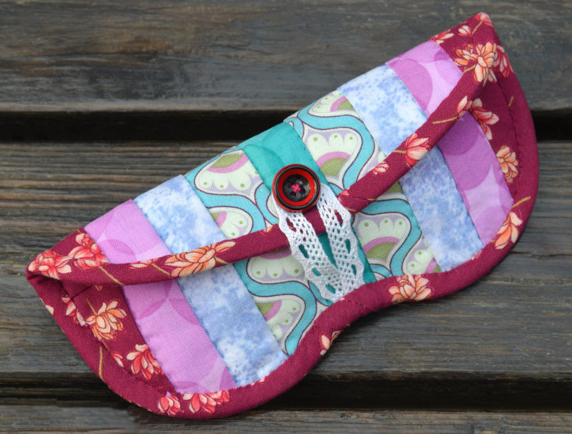 Patchwork glasses case, quilted, handmade, eyeglass case. Step by step photo tutorial.