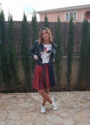 Camiseta unicornio y falda plisada