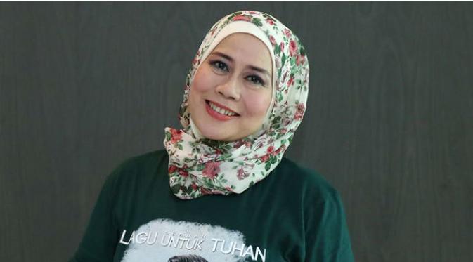 BIODATA DAN BIOGRAFI DEWI YULL - Biodata Artis