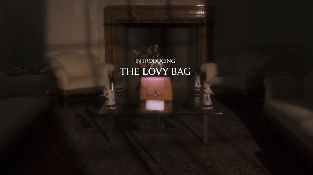 modella pubblicita trussardi borse lovy bag bionda testimonial spot 2016