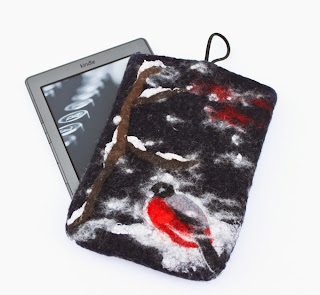 Kindle Cover, Christmas, Red and Black, Bullfinch, Robin