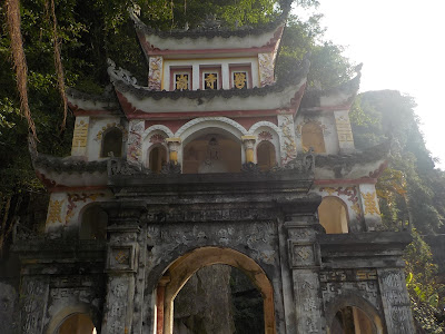ビックドン寺(Bich Dong Pagoda)の門