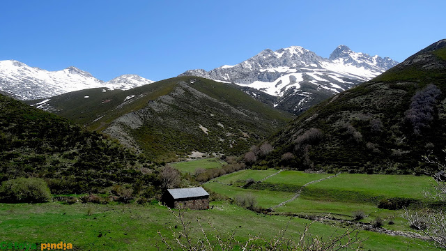 Ruta por 5 'dosmiles" de Ubiña; El Robezo, P. Colines, P. Cigacha, El Pachón y La Mojonera desde los Invernales de Cuspasante.
