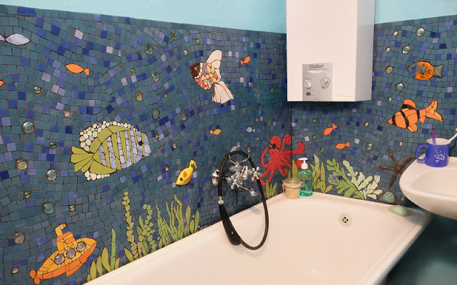 mozaika artystyczna - morze w łazience