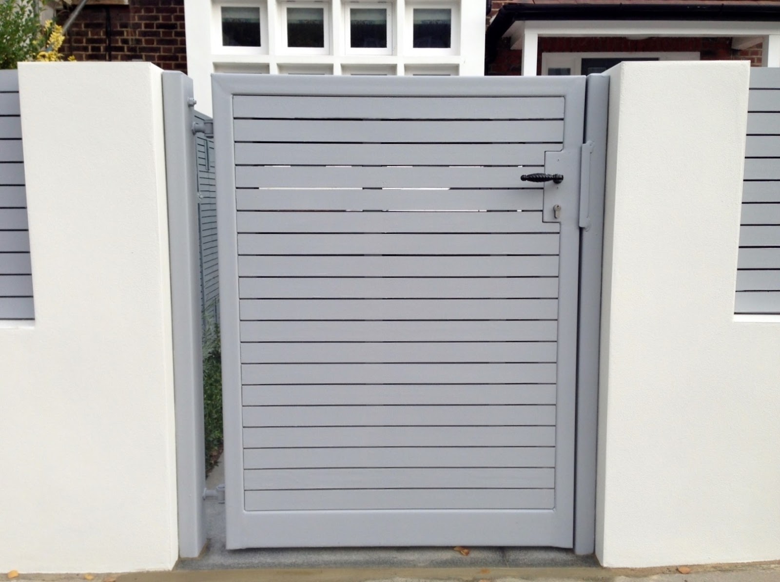 50 Desain Pintu Taman yang Simple dan Modern - Rumahku Unik