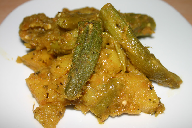 Sueño con ser cocinera: Okra y patata en salsa de cilantro. (Chutney