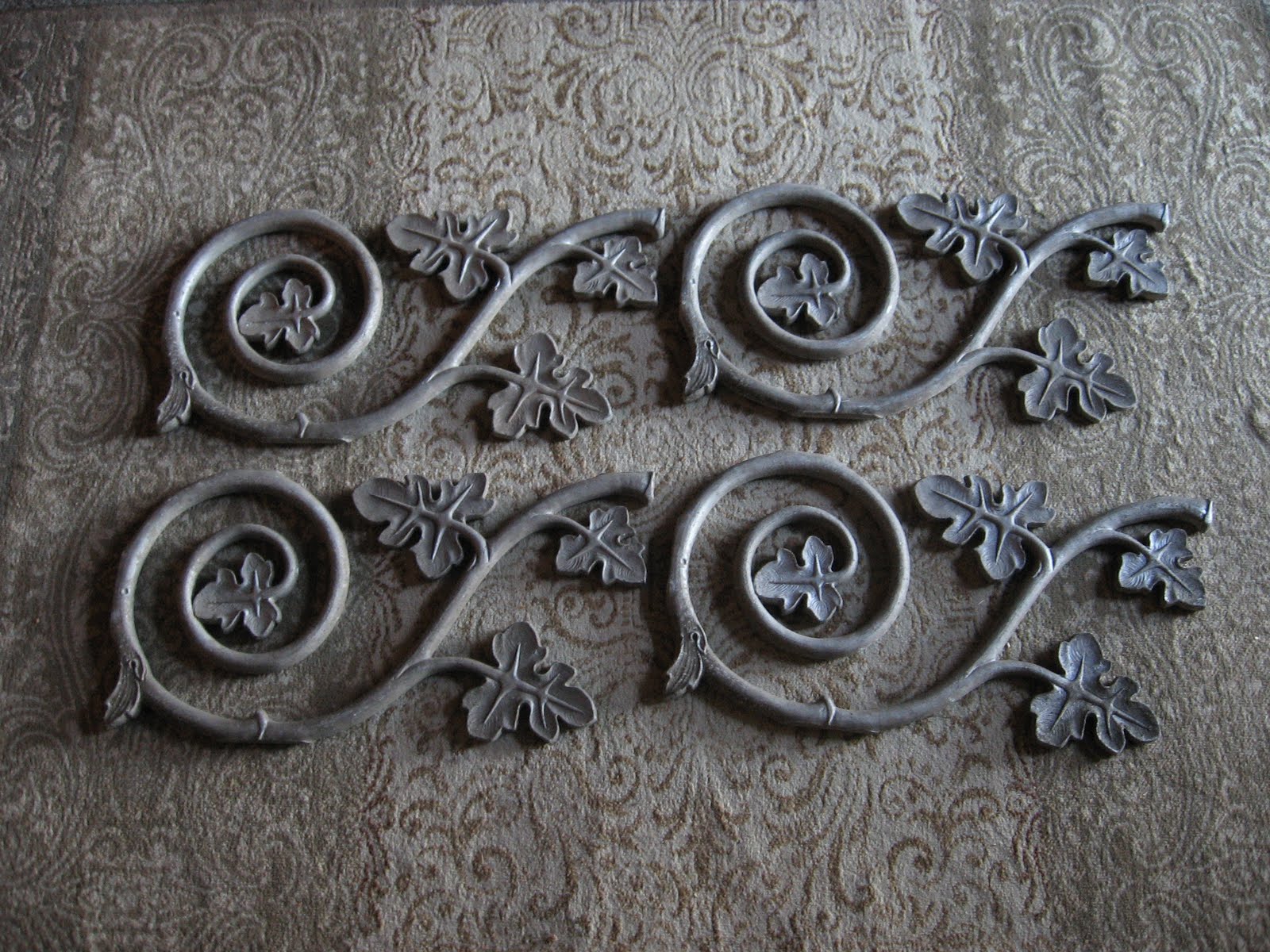 ковки чугун маркируются. круг ст45 d-12мм. круг стальной д100 ст. серый чугун 210 нв. орнамент литье.