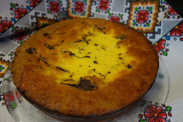 Prajitura cu branza dulce ,ciocolata si blat cu unt