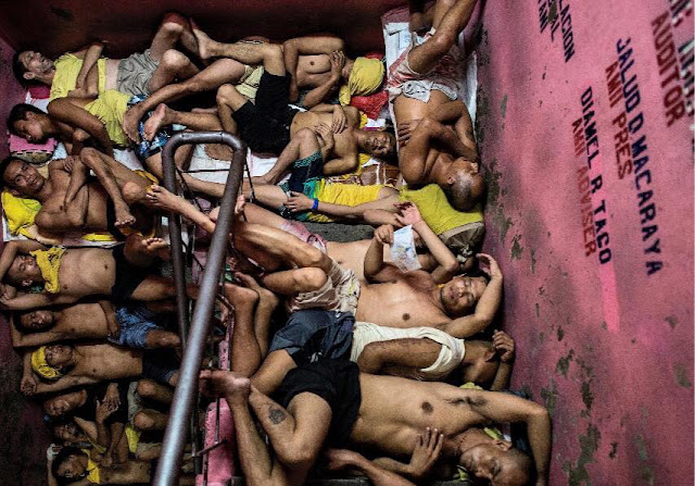 LOOK: Overcrowded jails due to Duterte’s war against drugs and criminality