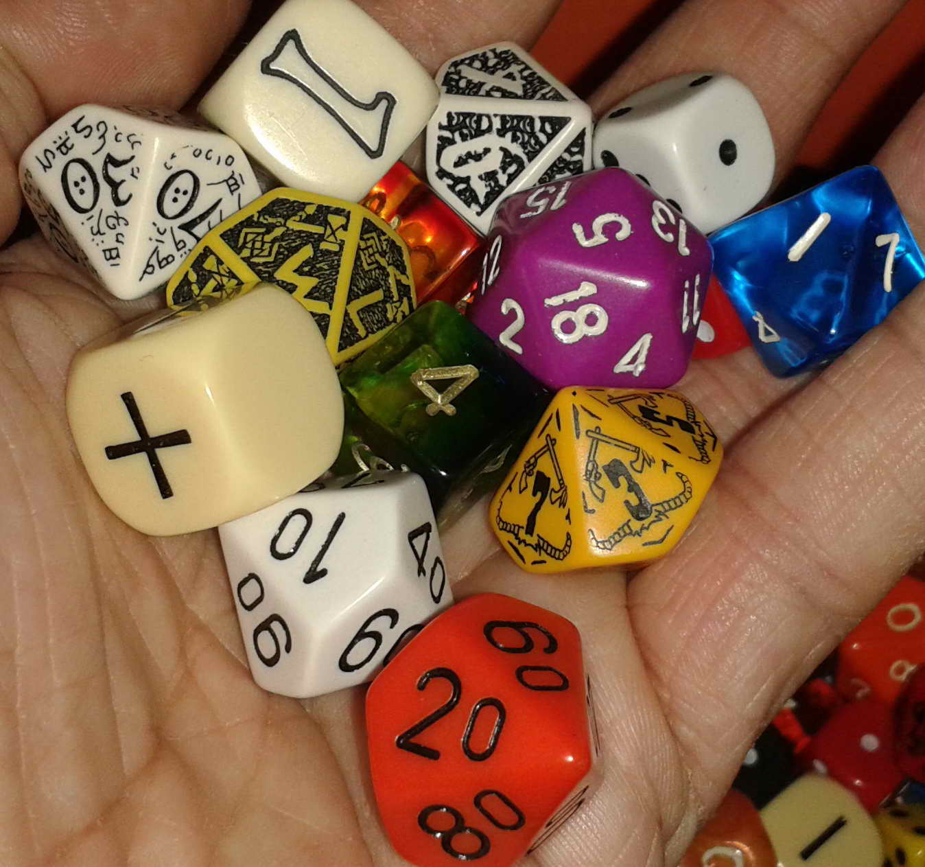 Q-Workshop Runequest - Juego De Dados Rojos Y Dorados