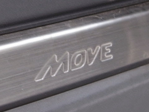 社外品なのに“move”ロゴ move custom la100s Rear bumper step guard