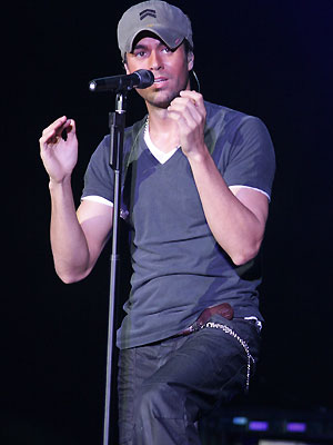 Enrique Iglesias Foto de Enrique Iglesias con gorro
