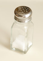 La sal es ideal para quitar manchas de vino tinto